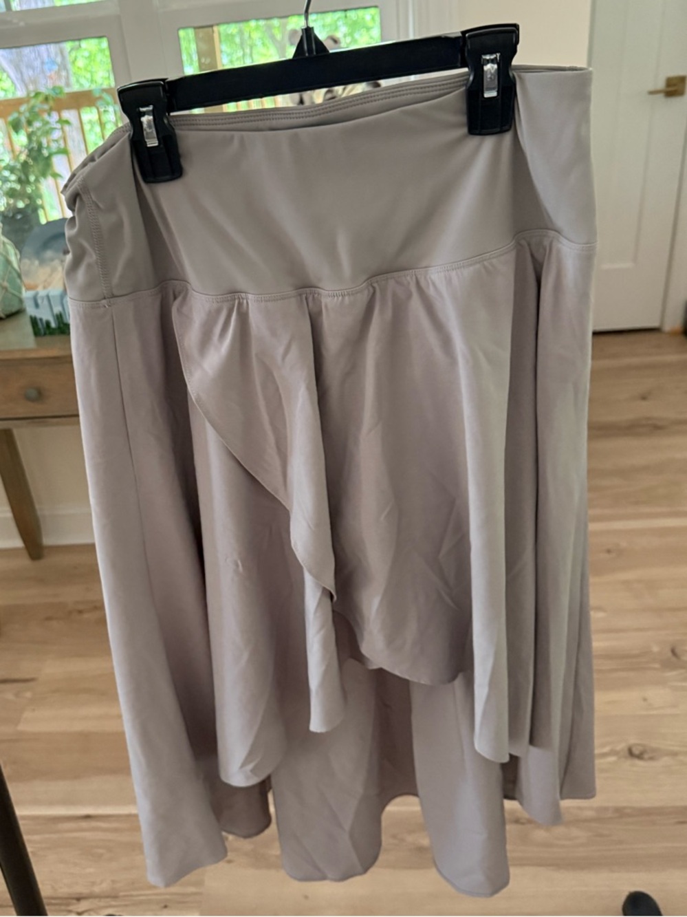 NWOT HALARA High Low Flowy Skirt in Light Gray Size Medium